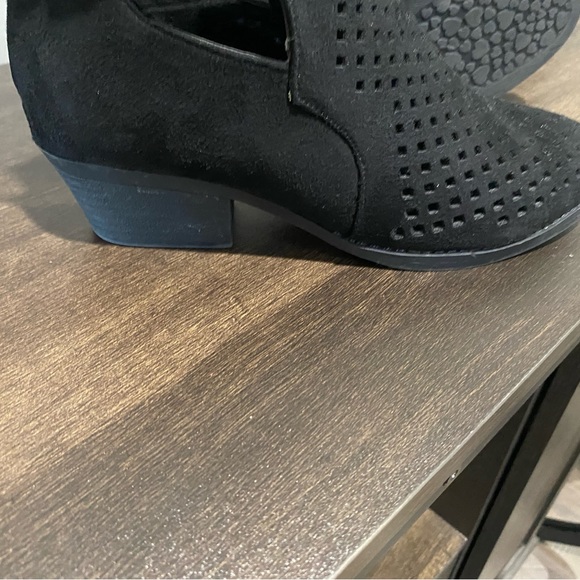 Nature Breeze booties in black. Women’s size 8 - Picture 11 of 15